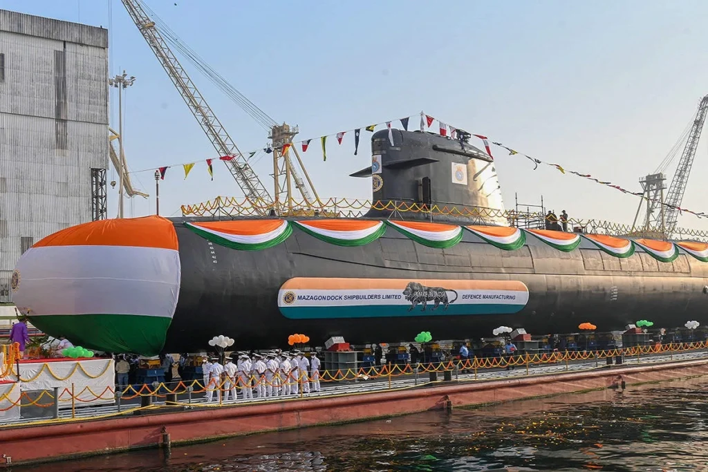 Indian Navy: नौसेना के बेड़े में शामिल होगा गाइडेड मिसाइल डिस्ट्रॉयर इंफाल, राजनाथ सिंह रहेंगे मौजूद; जानें